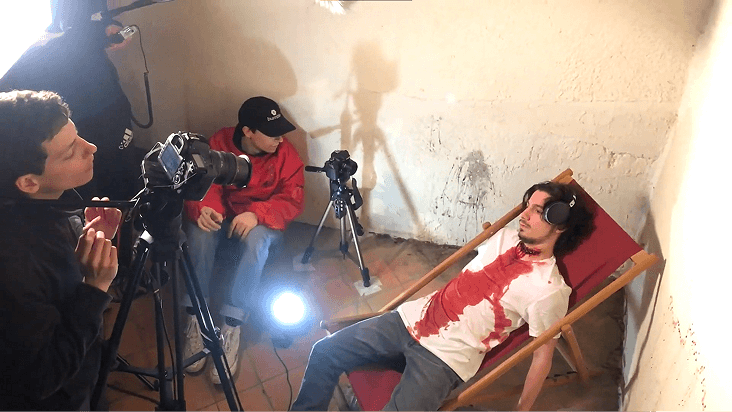 Équipe et moi-même pendant le tournage d'une scène de meurtre