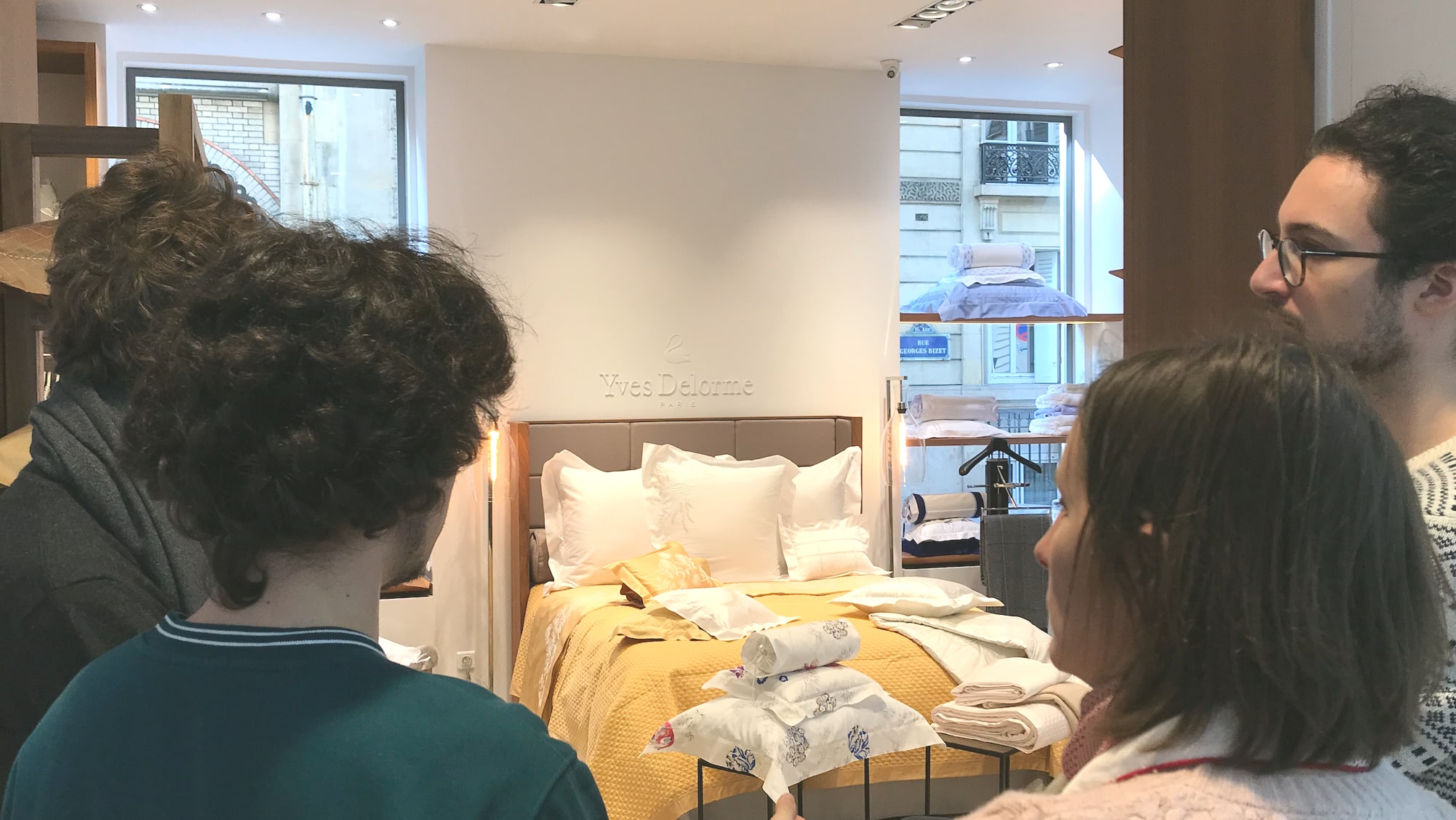 Session de travail en boutique avec l'équipe de vente